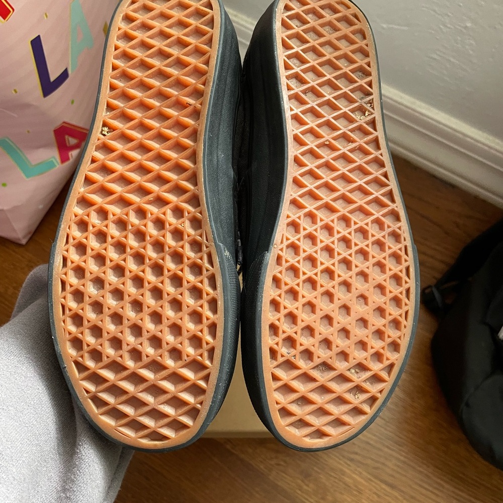 Vans - Picture 5 of 7